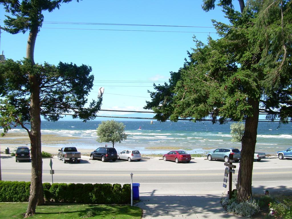 Davis Bay Bed & Breakfast Sechelt Buitenkant foto